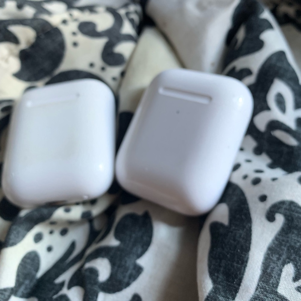 Apple AirPod CHARGING CASE